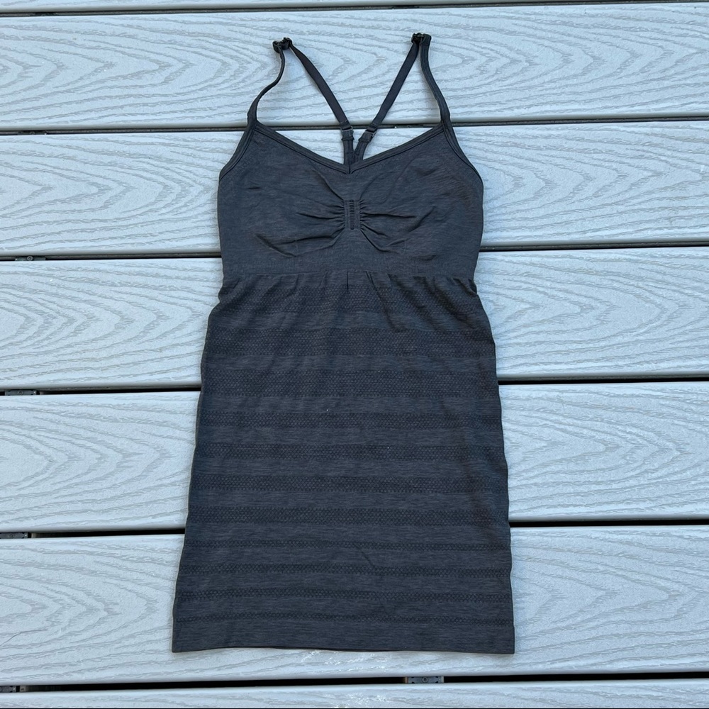 LULULEMON Built In Bra Razor Back Workout Top Women’s Size 4 EUC
